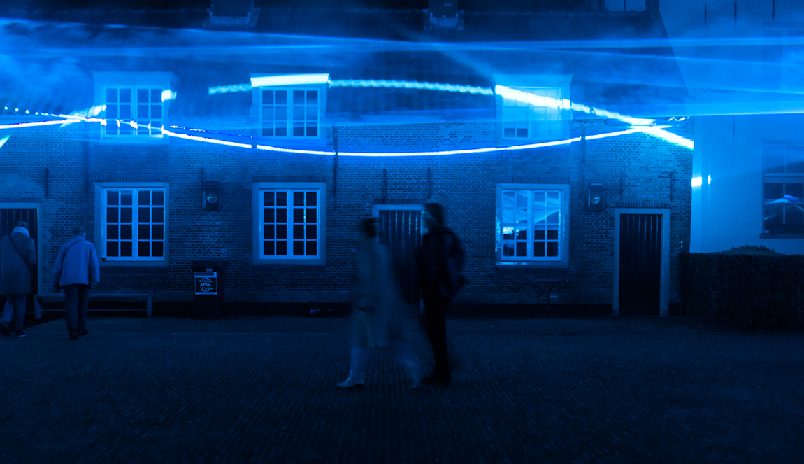 Projectie van licht als water op Kasteel Loevestein (Waterlicht van Daan Roosegaarde)