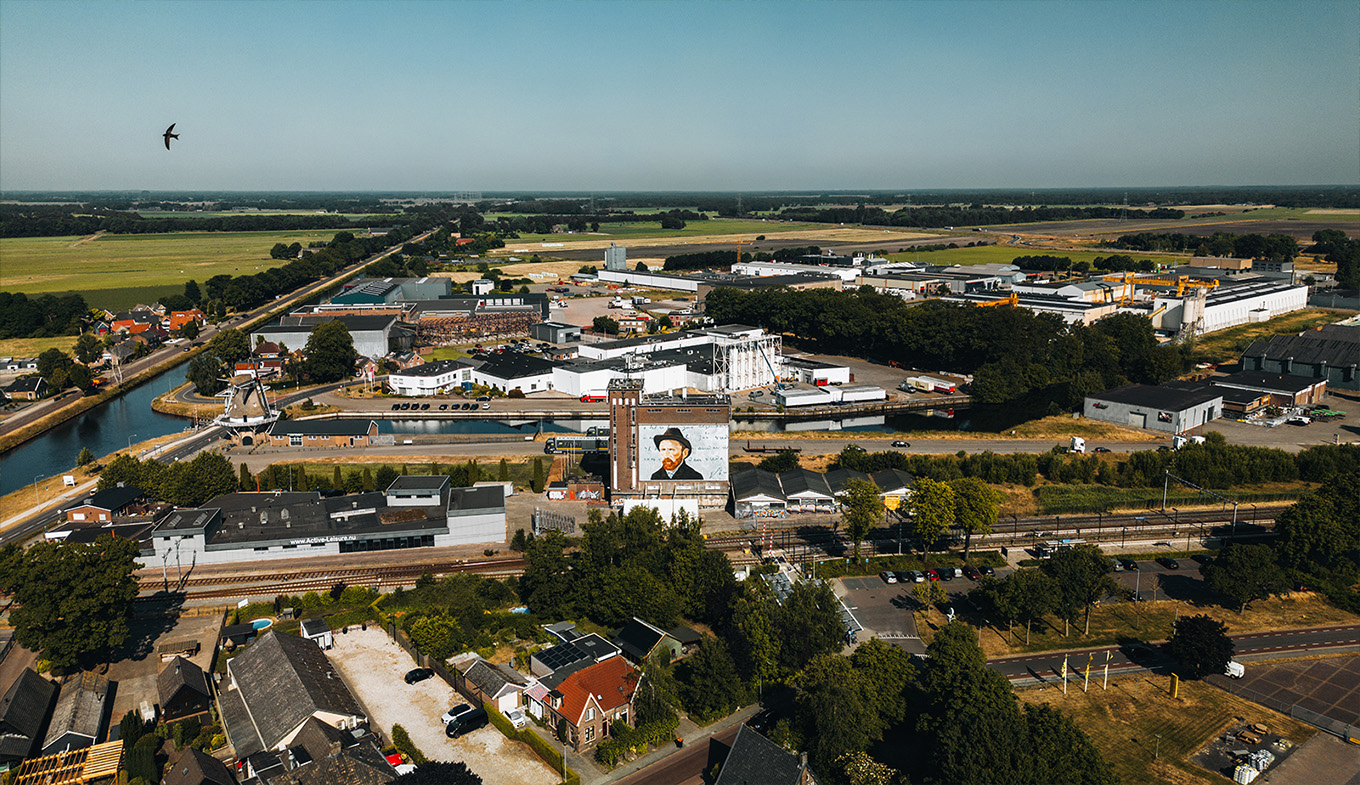 Muurschildering Van Gogh in Nieuw-Amsterdam/Veenoord op oude silo, design by Strakke Hand